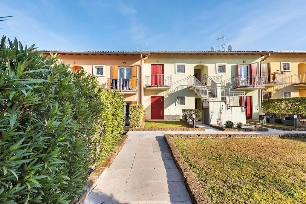 Oliva Apartment - Featuring A Private Garden And Access To A Pool Barcuzzi Italia