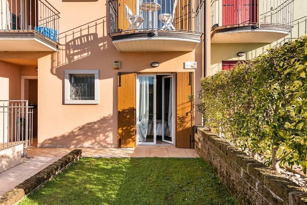 Oliva Apartment - Featuring A Private Garden And Access To A Pool Barcuzzi 0*,